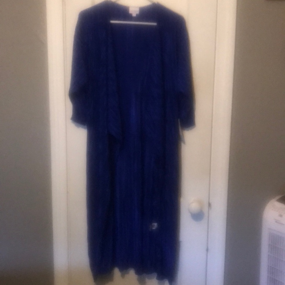 BNWT NOIR LULAROE SHIRLEY. SIZE MEDIUM $30